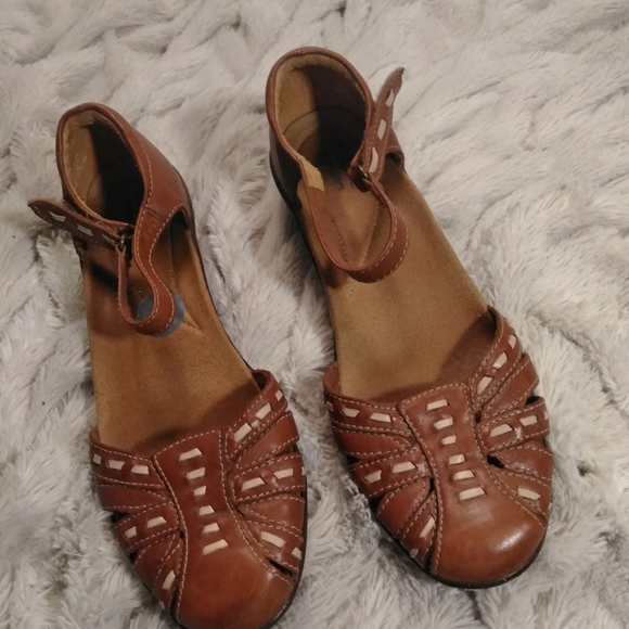 Clark's Sandals - Picture 2 of 8